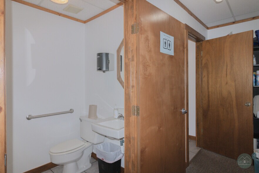 More Photos Of 3720 Wilbarger St, Vernon Flex For Sale