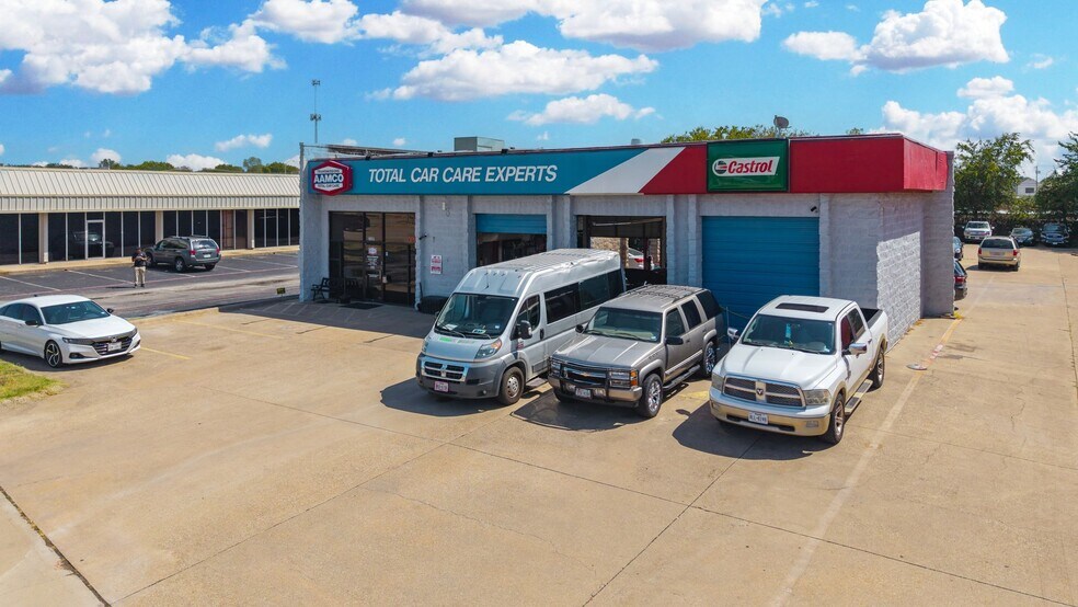 Primary Photo Of 2320 W Pioneer Pky, Arlington Auto Repair For Sale