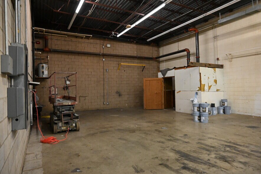 More Photos Of 2300 Claremont Ave, Ashland Storefront For Sale