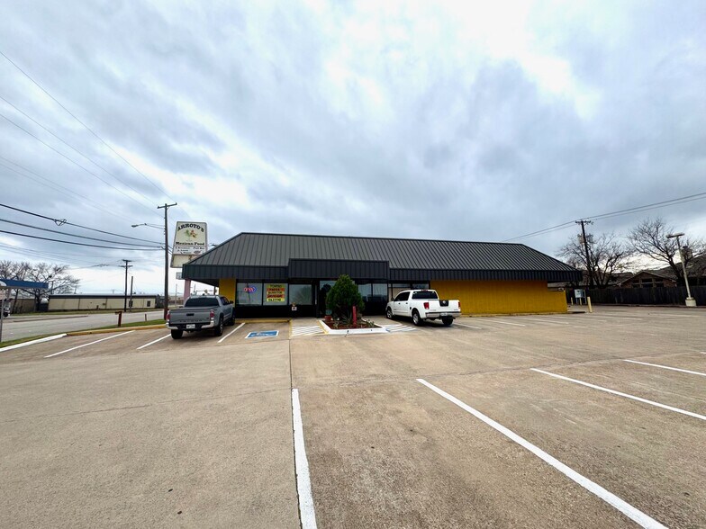 Primary Photo Of 510 S Cherry Ln, Fort Worth Restaurant For Sale