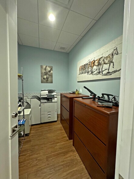 More Photos Of 255 Professional Way, Wellington Office For Lease