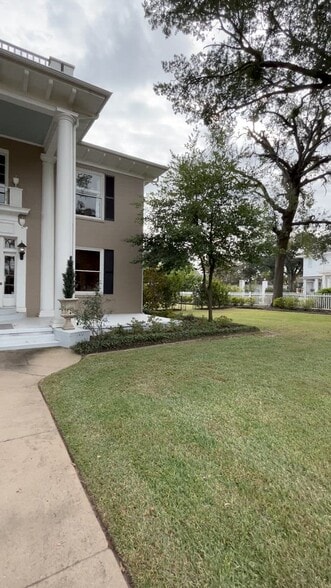 Primary Photo Of 313 E Charnwood St, Tyler Office For Lease