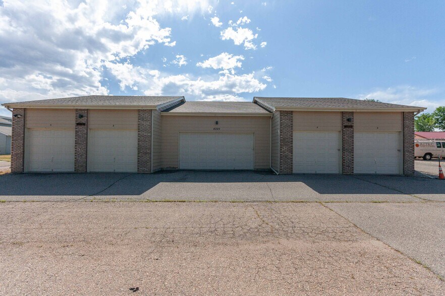 More Photos Of 4194-4208 N Garfield Ave, Loveland Office For Sale