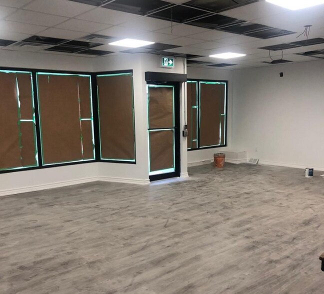 More Photos Of 3 Simcoe St S, Oshawa Storefront Retail Office For Lease