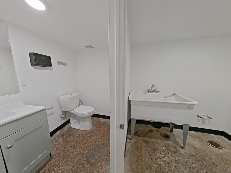 More Photos Of 1537 Deal St, Philadelphia Office For Sale