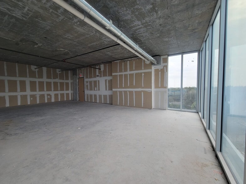 More Photos Of 10450 NW 33rd St, Doral Office For Sale