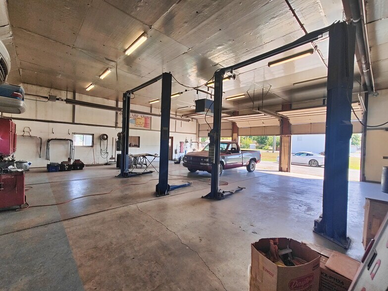 More Photos Of 202 N. Sixth St, Altamont Industrial For Sale