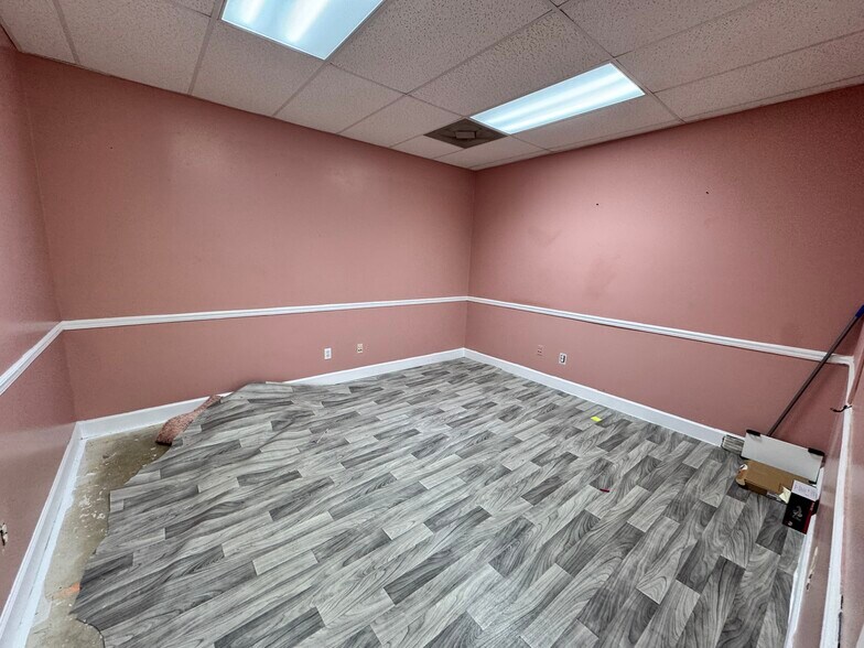 More Photos Of 421 N Gilmer Ave, Lanett General Retail For Sale