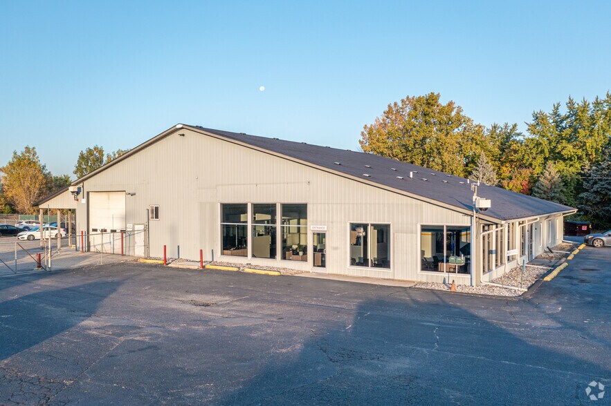 More Photos Of 4500 Remembrance Rd NW, Grand Rapids Auto Dealership For Lease