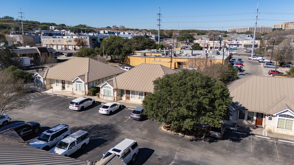 More Photos Of 4230 Gardendale St, San Antonio Office For Sale