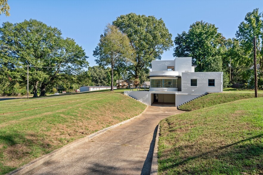 More Photos Of 3590 Thomas St, Memphis Office For Sale