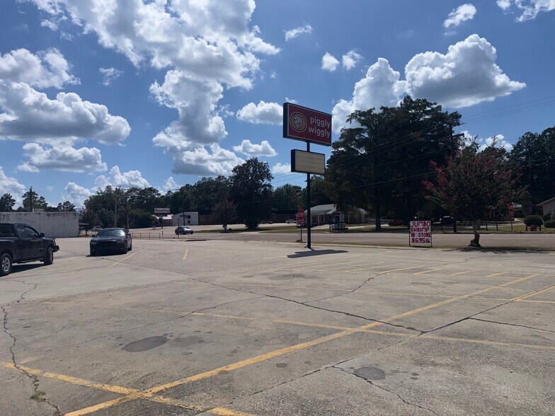 More Photos Of 1720-1731 Columbia Ave, Prentiss Freestanding For Lease