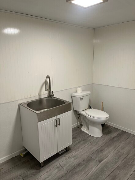 More Photos Of 6943 Monroe, Stockwell Convenience Store For Sale