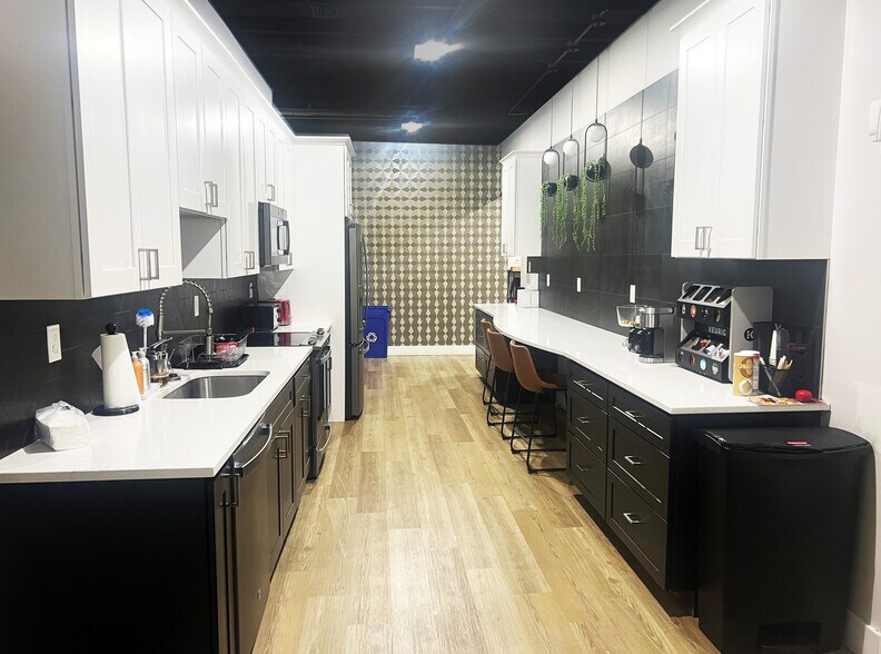 More Photos Of 624-646 S Delsea Dr, Vineland Warehouse For Lease