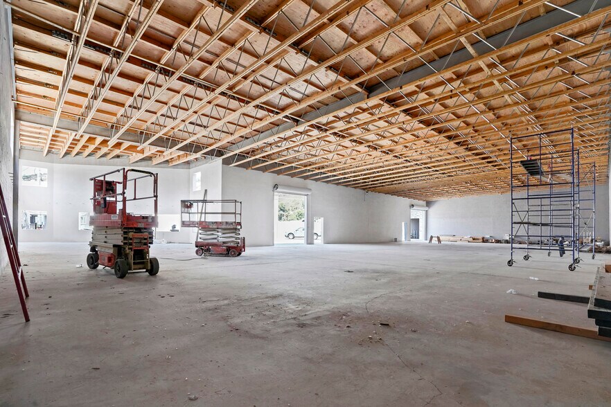 More Photos Of 10926 Randall St, Sun Valley Warehouse For Lease