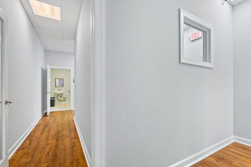 More Photos Of 103-105 Tradewynd Dr, Lynchburg Medical For Sale