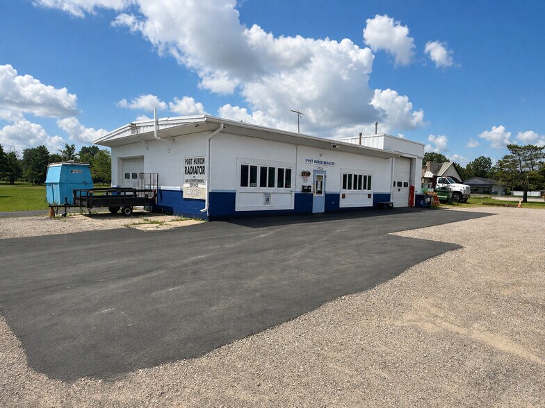 More Photos Of 4725 Lapeer Rd, Kimball General Retail For Sale