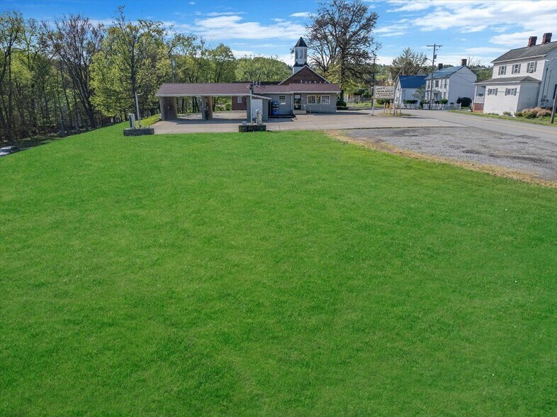 More Photos Of 212 Pine St, Jefferson Carwash For Sale