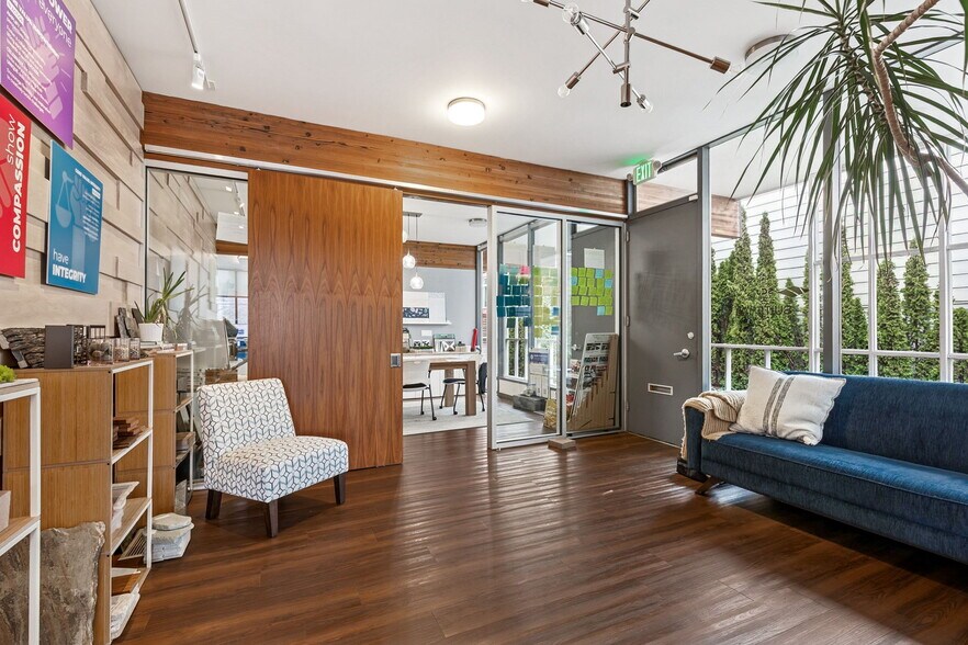 More Photos Of 3625 Woodland Park Ave N, Seattle Office For Sale