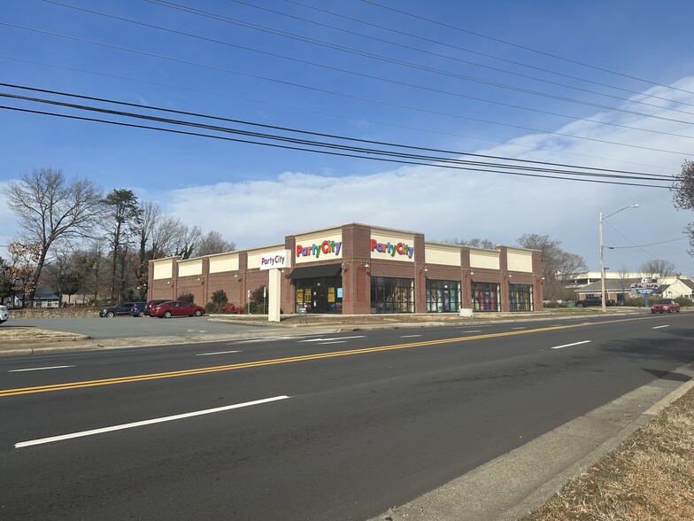 Primary Photo Of 566 Stratford Rd, Winston-Salem Freestanding For Lease