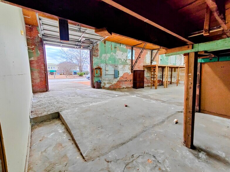 More Photos Of 105 Marigold St, Rocky Mount General Retail For Sale