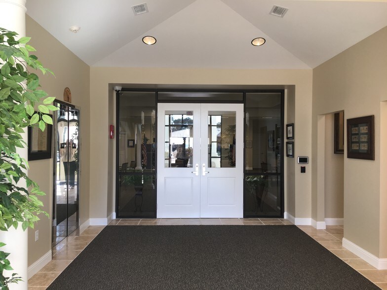 More Photos Of 1100 W Main St, Tomball Office For Lease