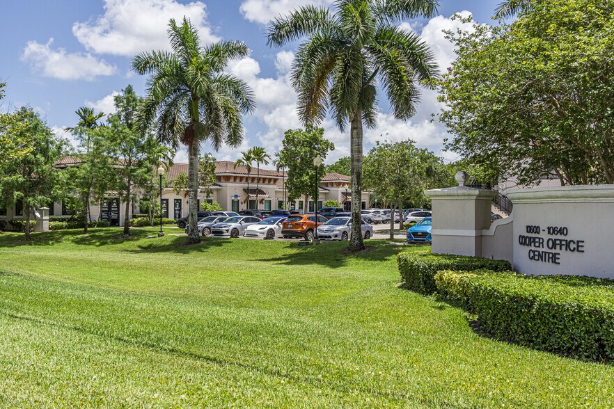 More Photos Of 10600 Griffin Rd, Cooper City Office For Sale
