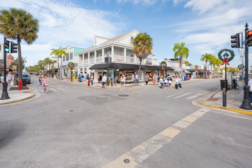 More Photos Of 135 Duval St, Key West Bar For Lease