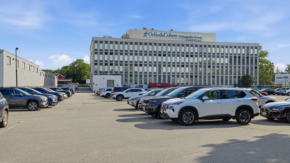More Photos Of 444 Merrick Rd, Lynbrook Medical For Lease