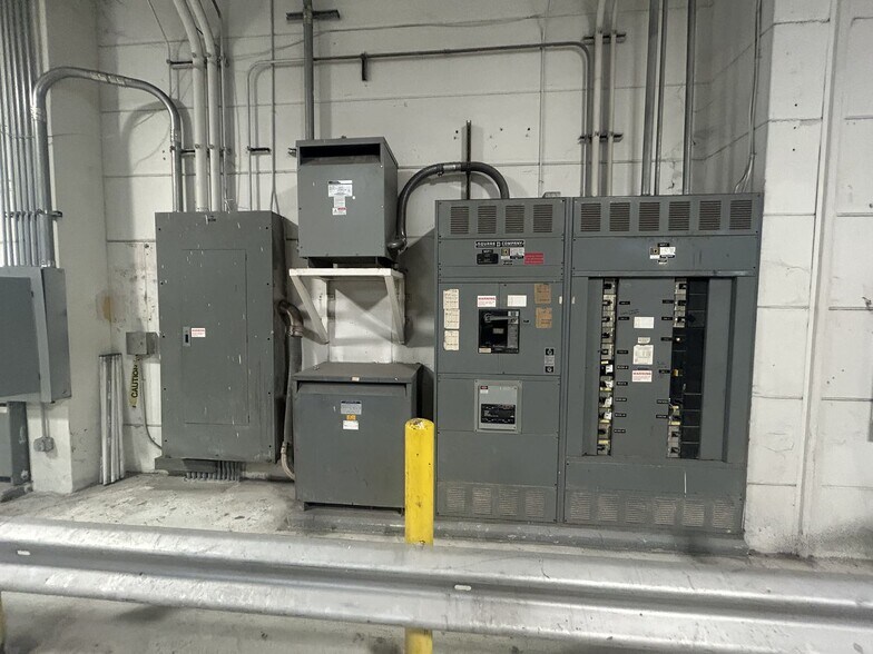 More Photos Of 2441 Viscount Row, Orlando Warehouse For Lease