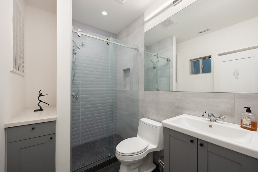 More Photos Of 1913-1915 Hyperion Ave, Los Angeles Loft Creative Space For Sale