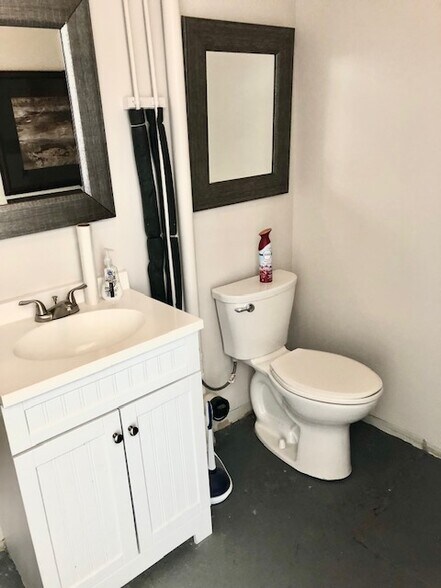 More Photos Of 241 N Aspen Dr, Soldotna Showroom For Sale