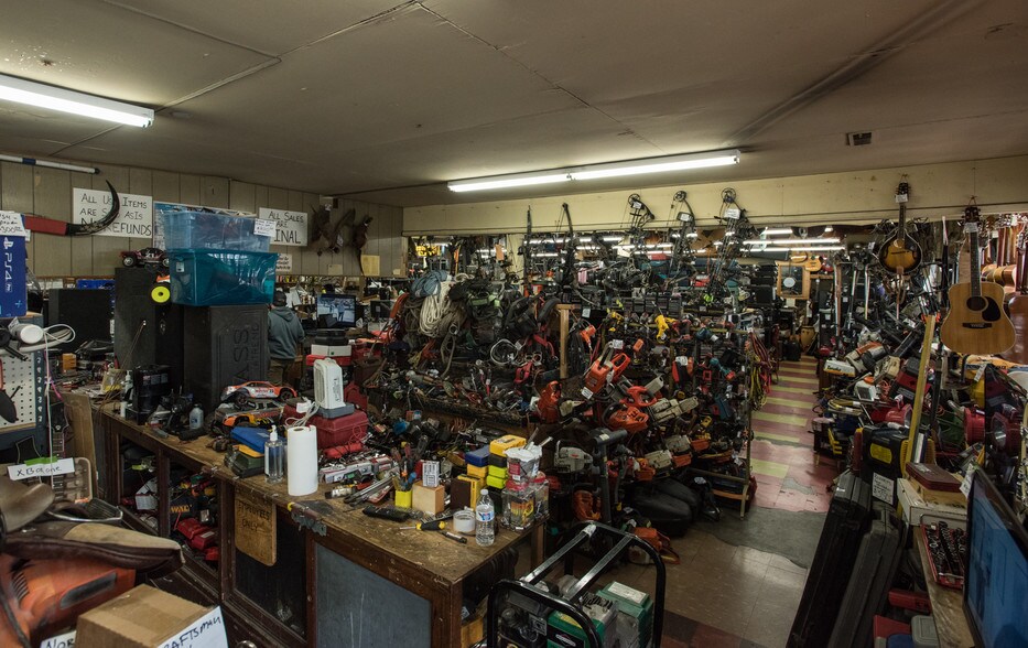 More Photos Of 13014 Pacific Ave S, Tacoma General Retail For Lease