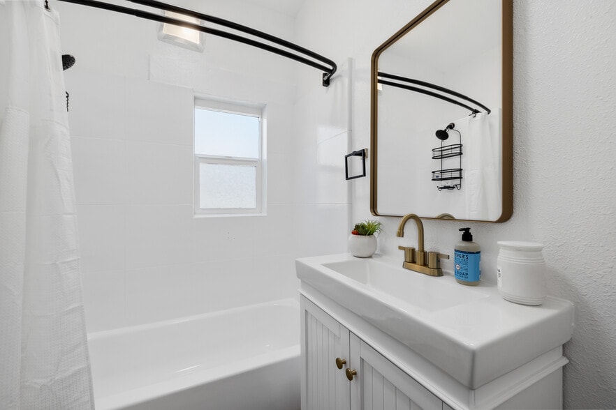 More Photos Of 1055 21st Street, San Diego Apartments For Sale