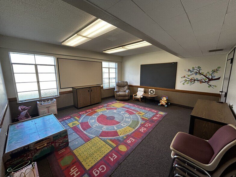 More Photos Of 11022 Riverside Drive, North Hollywood Religious Facility For Lease