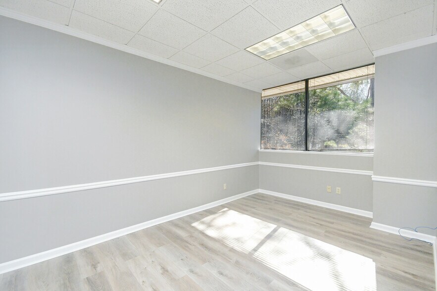 More Photos Of 3084 Mercer University Dr, Chamblee Office For Sale
