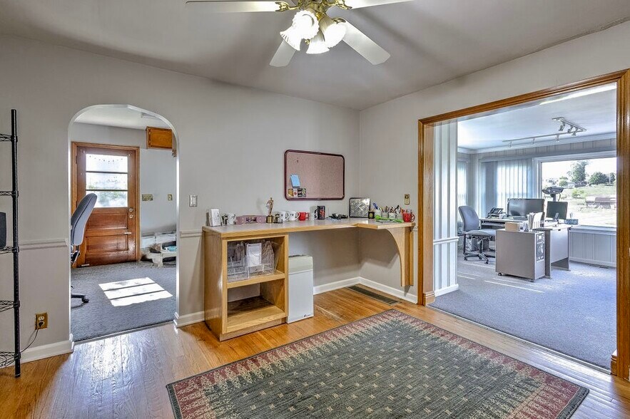 More Photos Of 719 Coshocton Ave, Mount Vernon Office For Sale