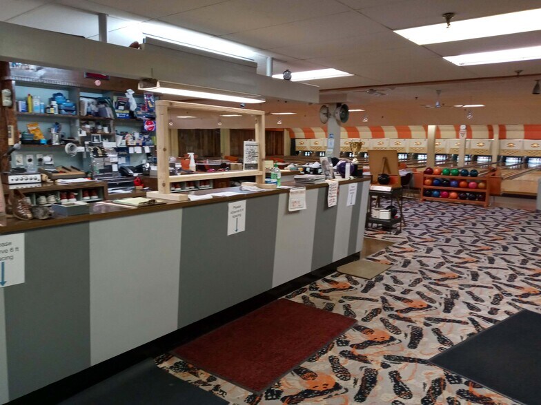 More Photos Of 1216 Hall Ave, Sharon Bar For Sale