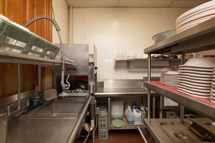 More Photos Of 100 S Washington St, Lake City Restaurant For Sale