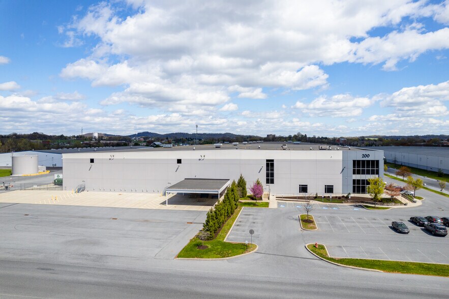 More Photos Of 200 Capital Ln, Middletown Warehouse For Lease