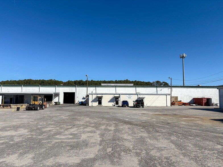 More Photos Of 1930 Hanahan Rd, North Charleston Warehouse For Lease