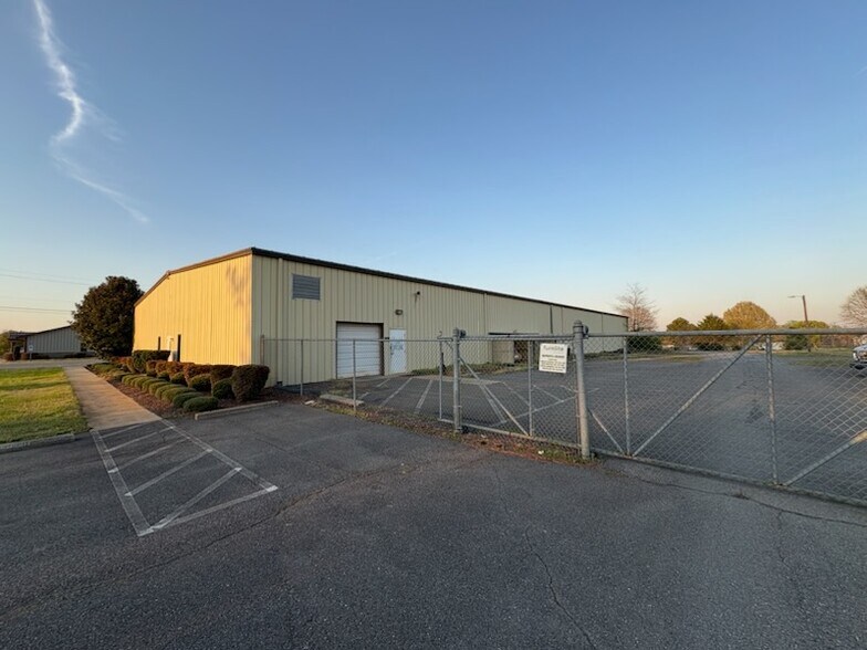 More Photos Of 342 Wilson Dr, Fallston Distribution For Sale