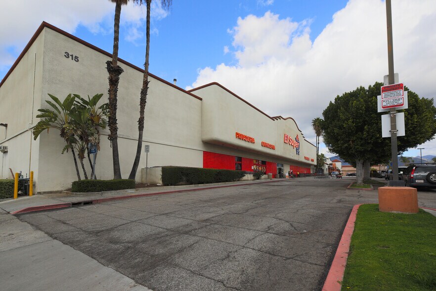 More Photos Of 317 San Fernando Mission Blvd, San Fernando Storefront For Lease