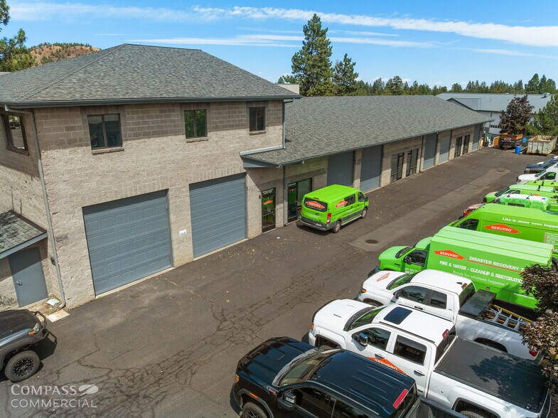 More Photos Of 90 SE Bridgeford Blvd, Bend Warehouse For Sale