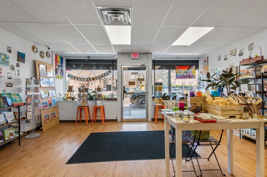More Photos Of 1652 Grand Ave, Saint Paul Storefront Retail Office For Lease