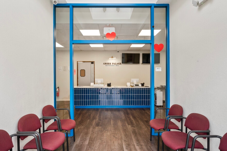 More Photos Of 322-323 W Lee Hwy, Warrenton Freestanding For Lease