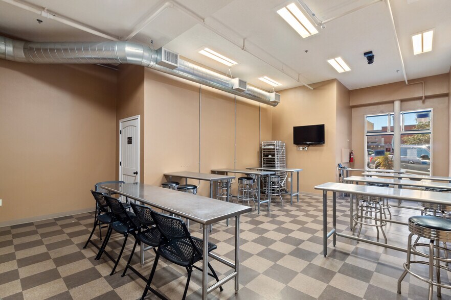 More Photos Of 211 N Main St, Bryan Storefront Retail Residential For Lease