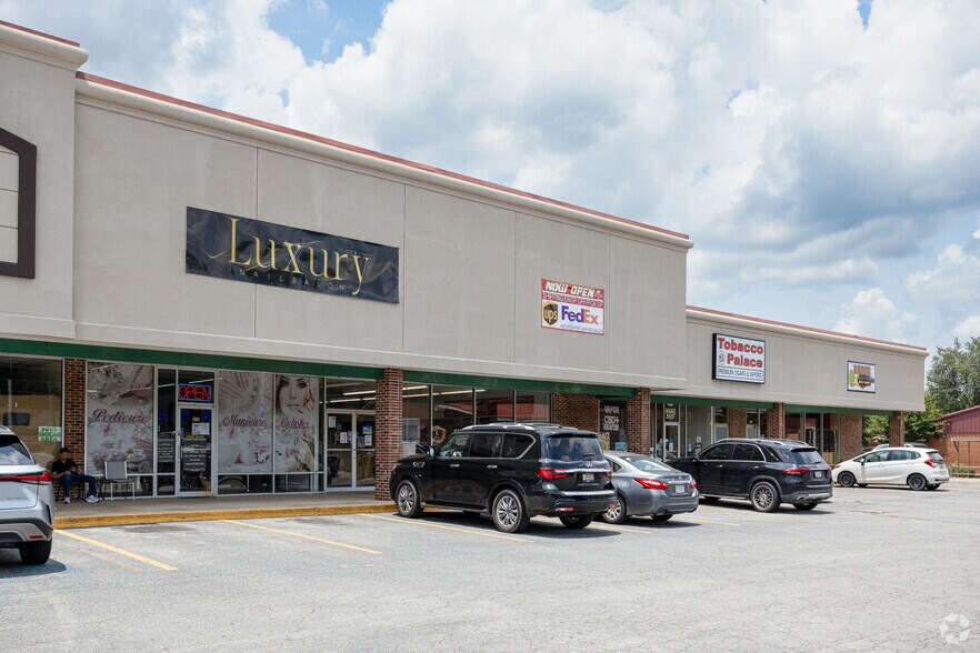 More Photos Of 832-856 College St, Eastman General Retail For Sale