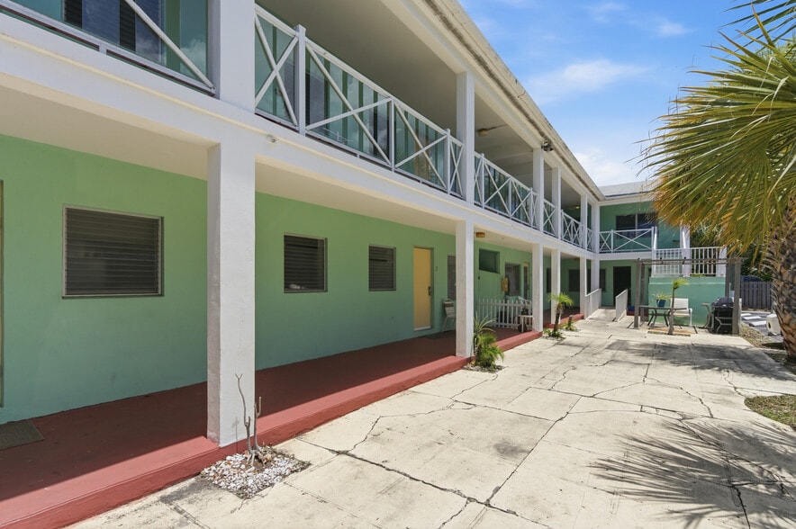 More Photos Of 320 N Federal Hwy, Lake Worth Hotel For Sale