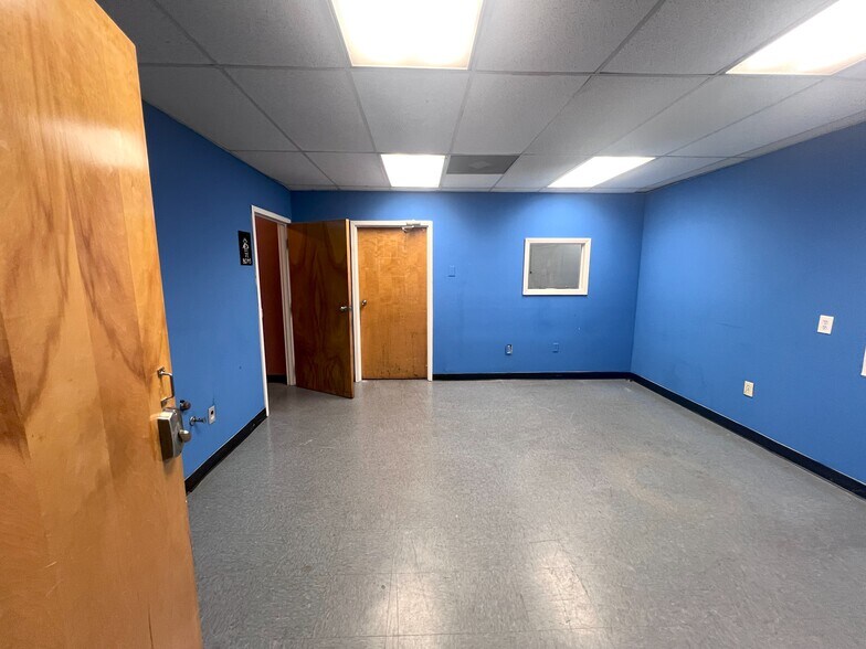 More Photos Of 4603 Dwight Evans Rd, Charlotte Warehouse For Lease